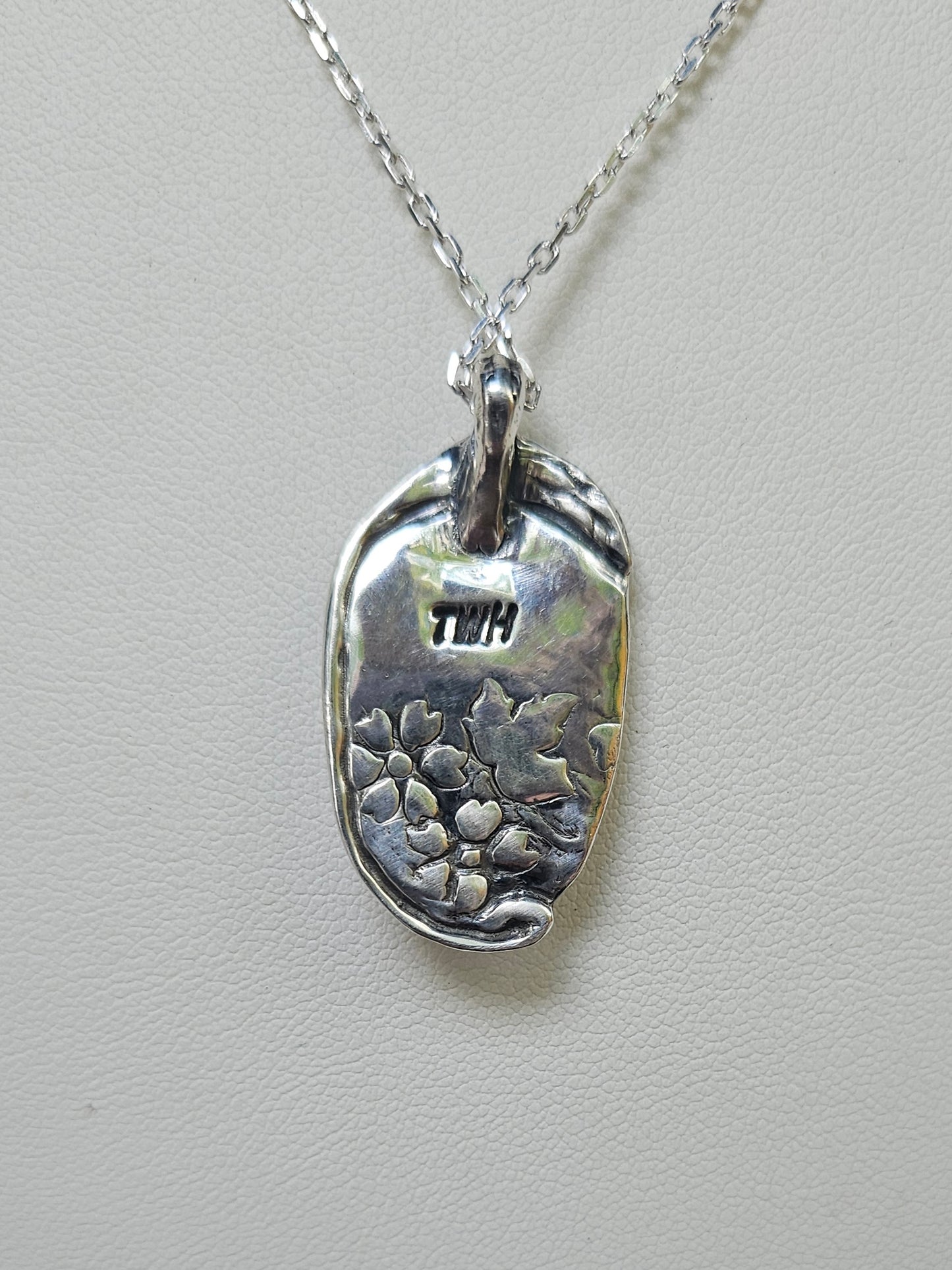 Silver flower pendant 